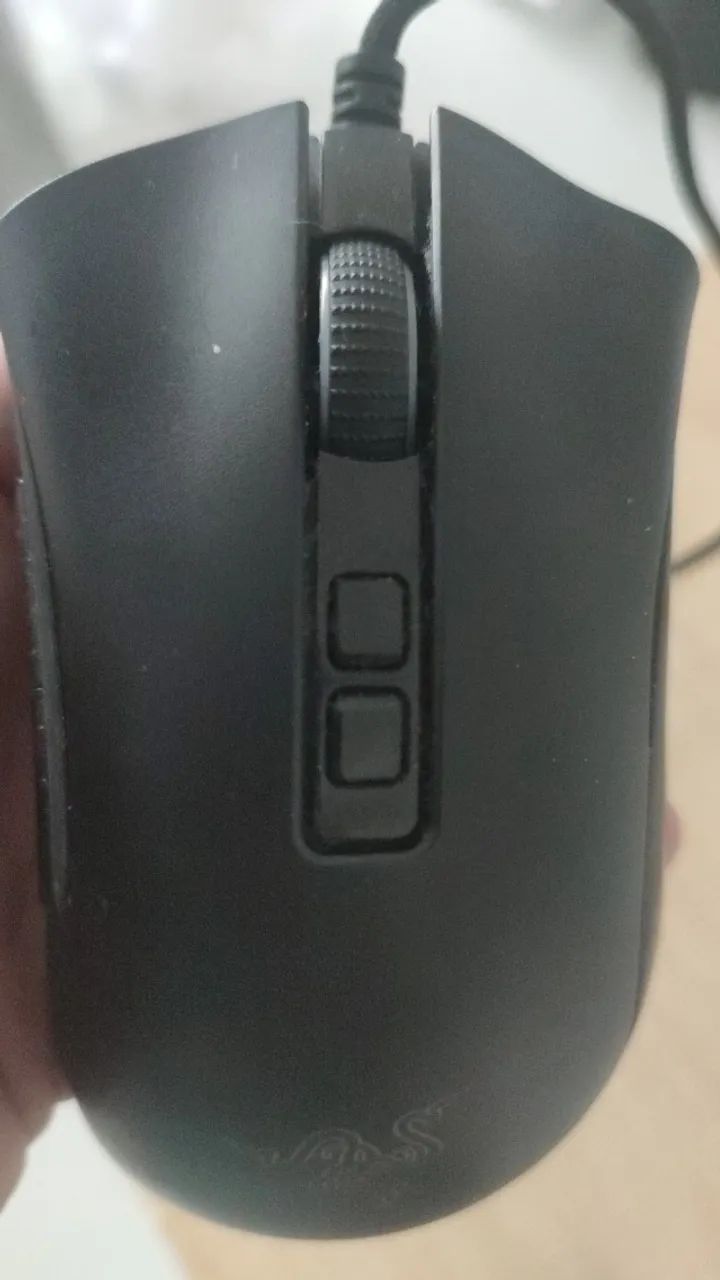 Mouse Razer Deathadder V2 - Com Fio - Usado em perfeito estado.