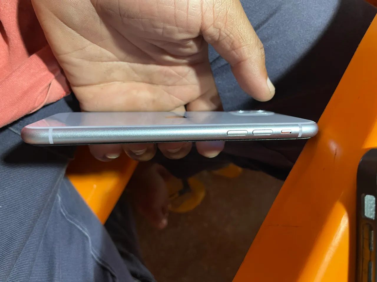 iPhone 11 lilás 64 g - Foto 2