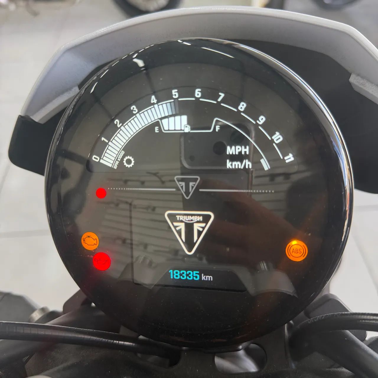 Triumph Trident 660 2025 Tributo! - Foto 3