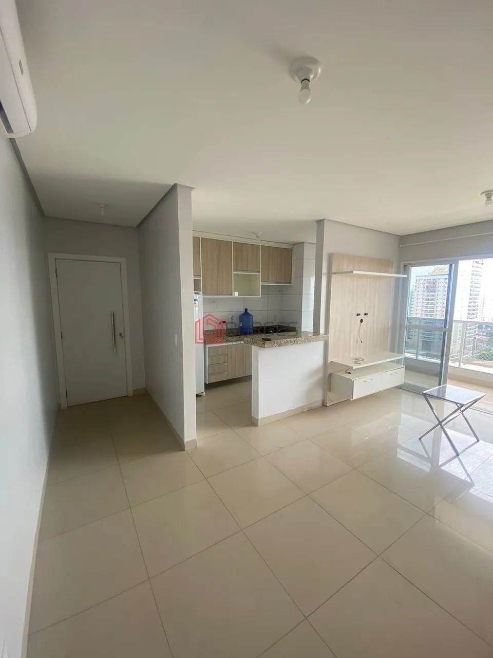 Apartamento com 02 quartos sendo uma suíte com móves planejados - Foto 4