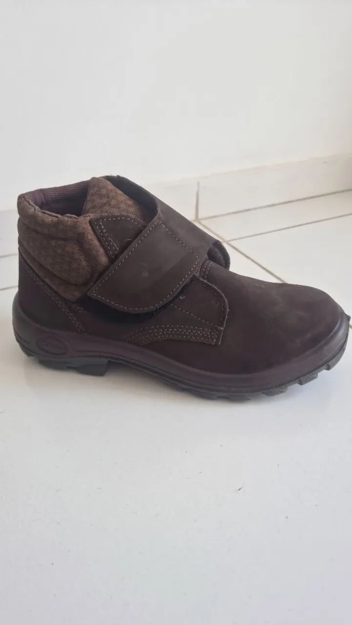 Bota Nobuck marrom com velcro