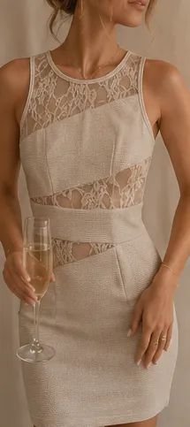 Vestido Nude de Renda - Foto 3