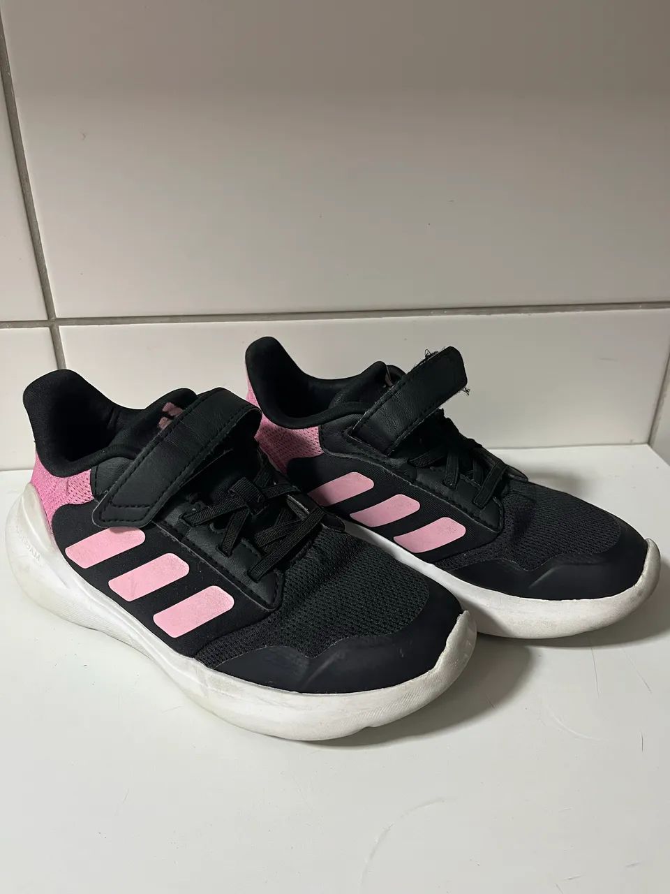 Tenis Adidas Tamanho 32 - Foto 5