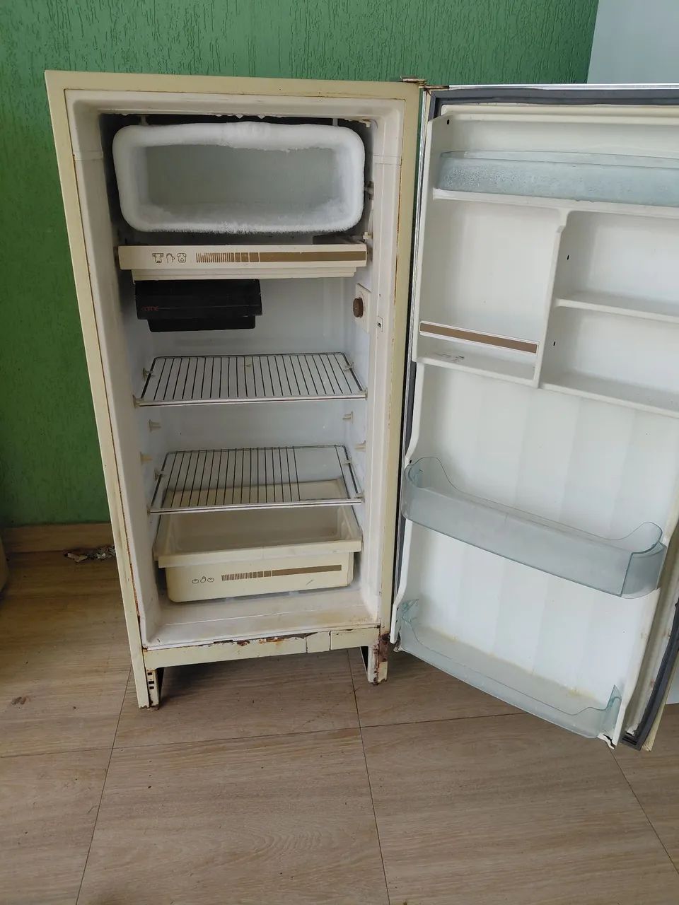Geladeira prosdocimo 300 litros completa funcionando perfeitamente  - Foto 5