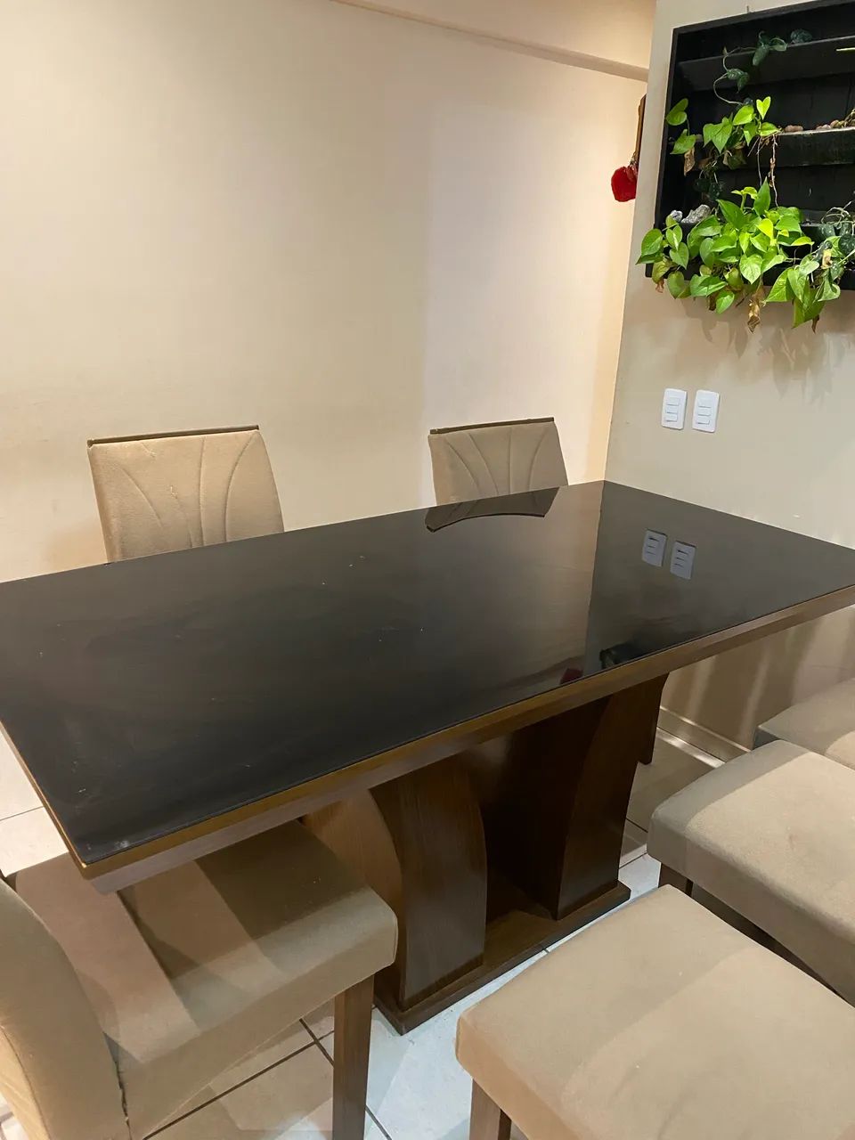 Mesa de Jantar 6 Lugares com Vidro Preto e Base Pedestal - Foto 4