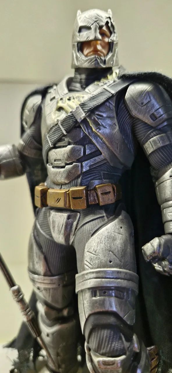 Battle Damaged Armored Batman Batman V Superman Iron Studios 1/10 - Foto 4