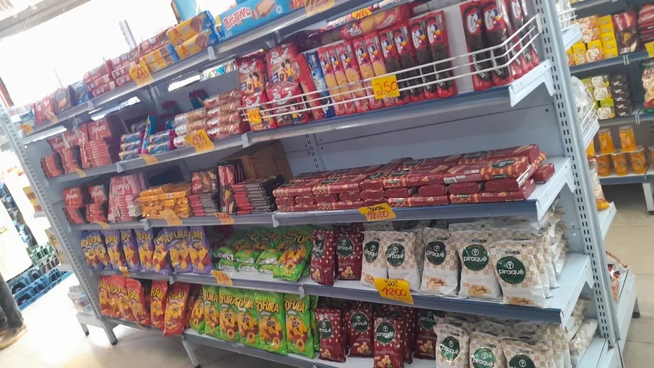 Loja completa de Gôndolas para Mercado / Mercearia - Excelente Estado - Parede e Centro