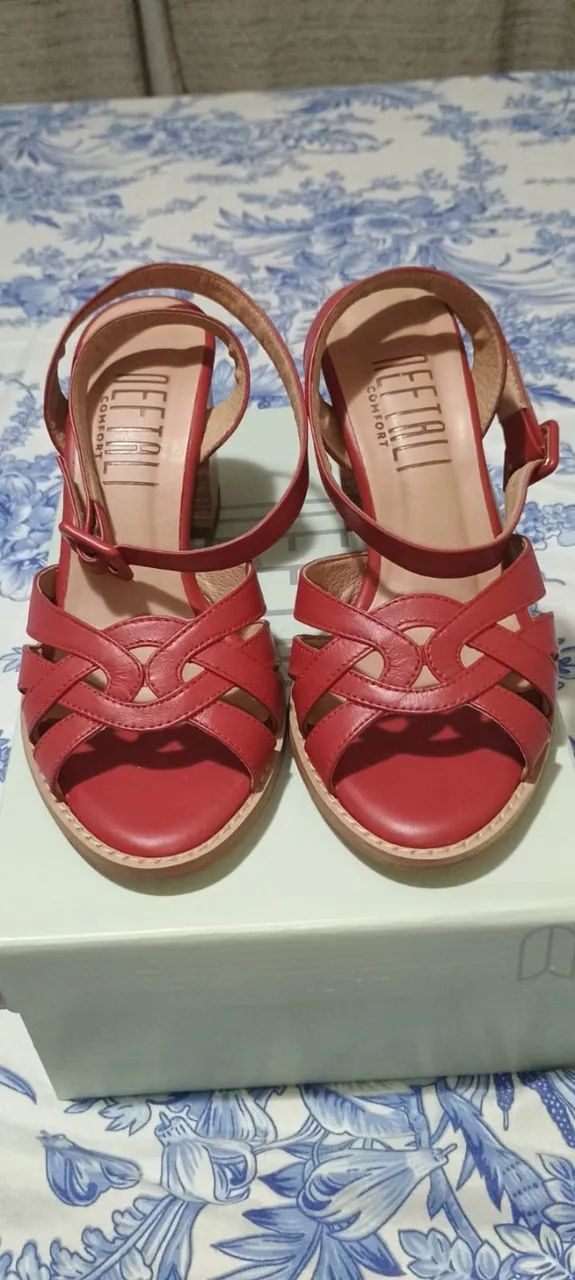 Sandália nova,