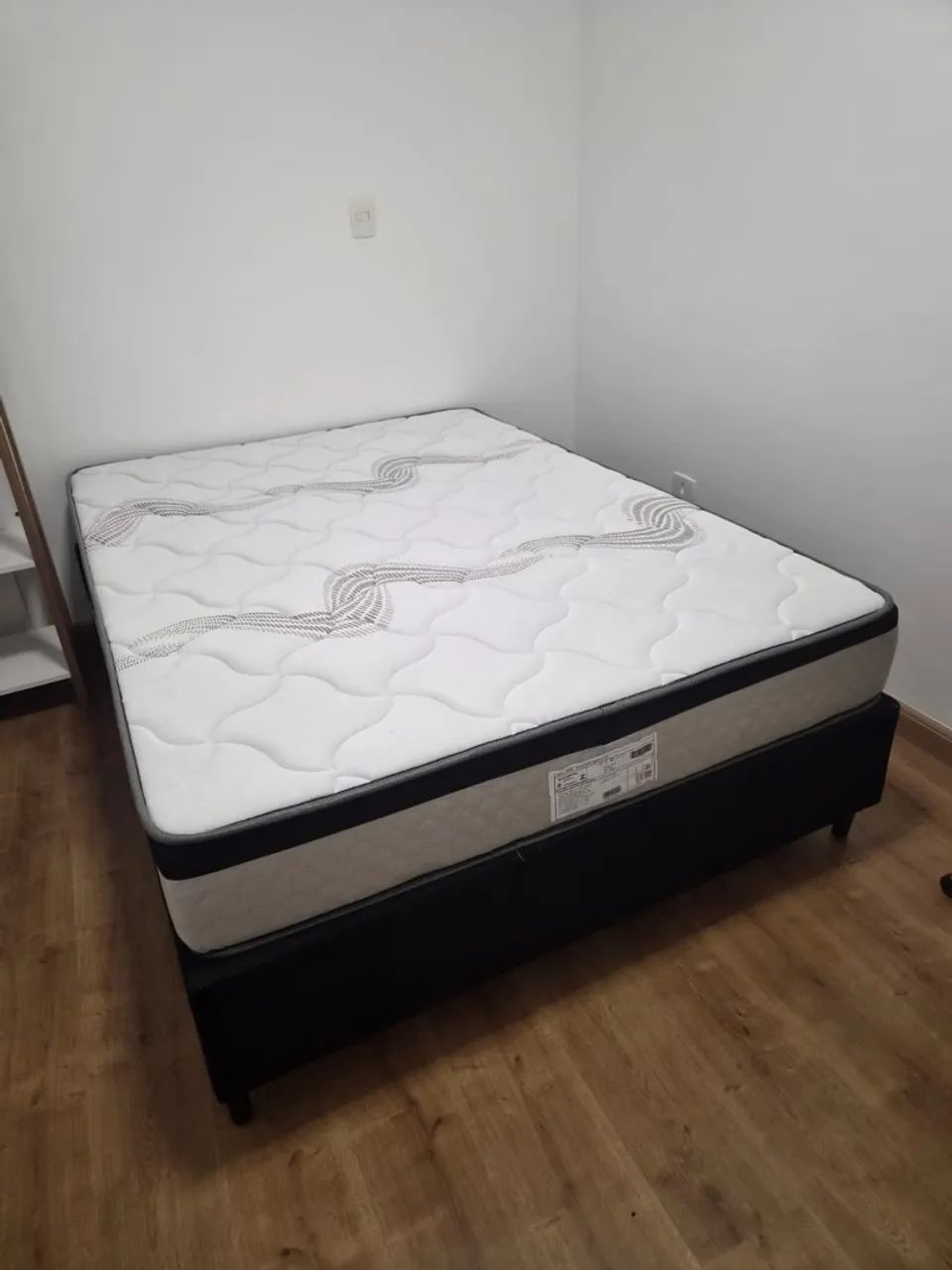 Cama de casal (colchão e box) novíssimos