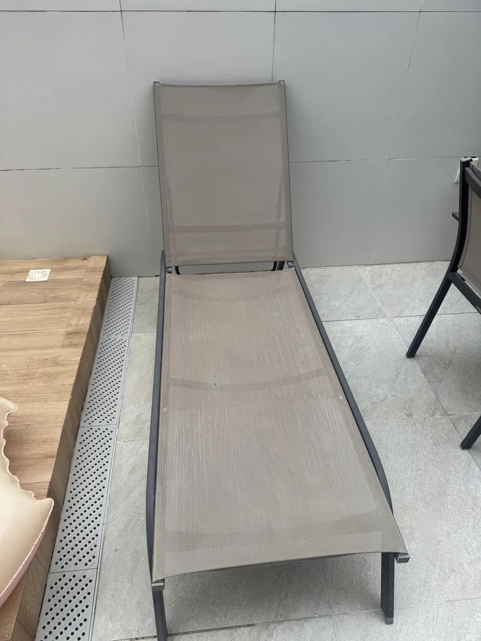 Conjunto de Mesa, Cadeiras e Espreguiçadeira  - Foto 5