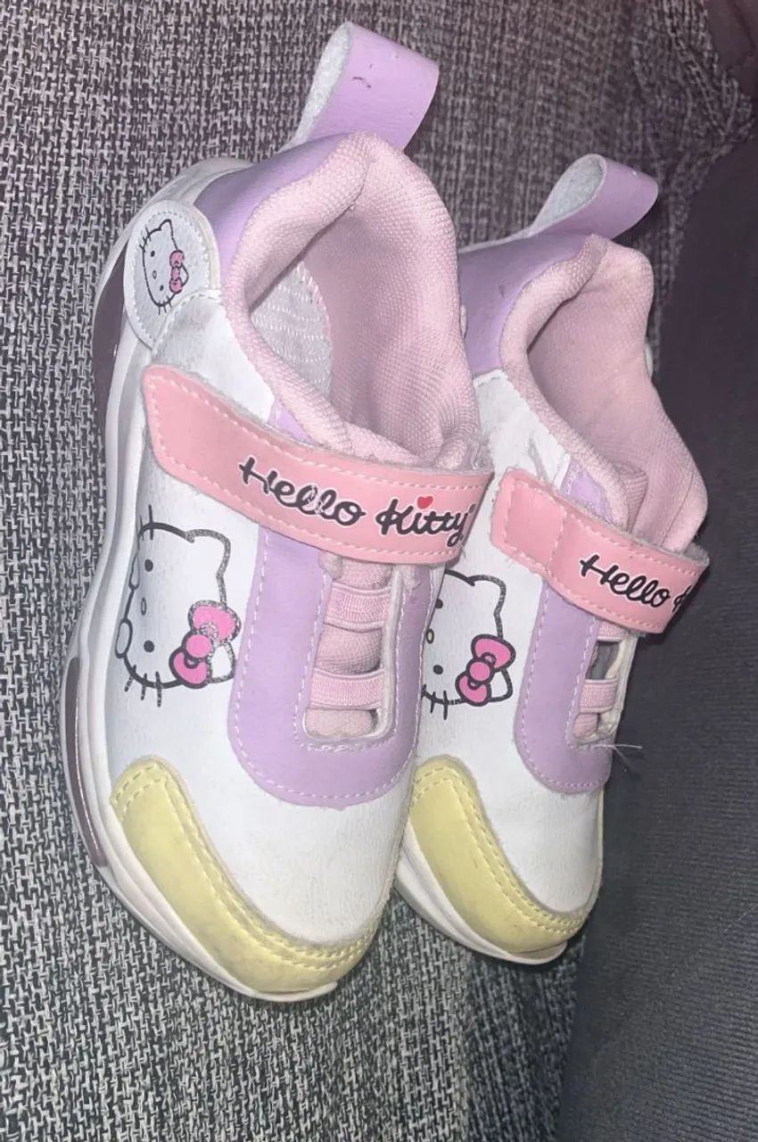 Par tênis infantil Hello Kitty