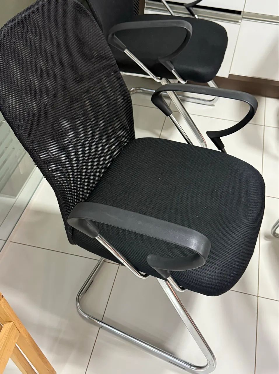Mesa de escritório e cadeira  - Foto 2