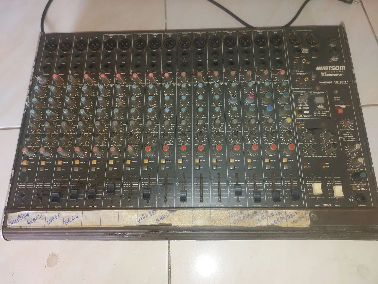 Mesa de som
