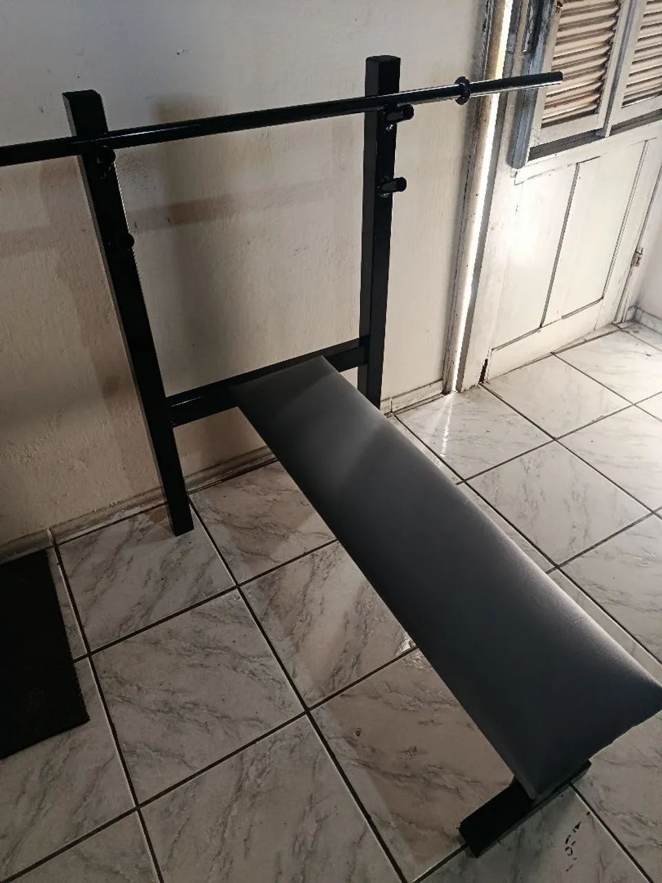 Banco supino reto com barra  - Foto 2