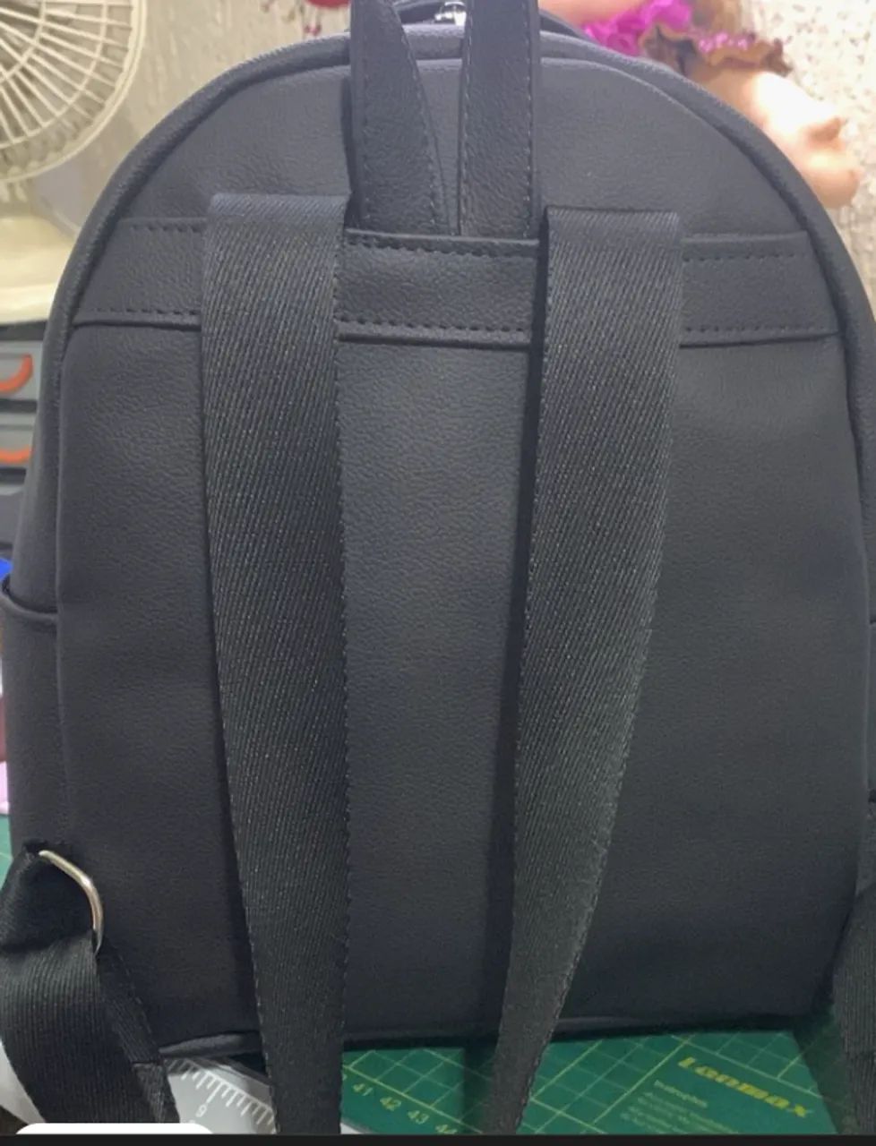 Mochila jaqueta em couro sintético  - Foto 3