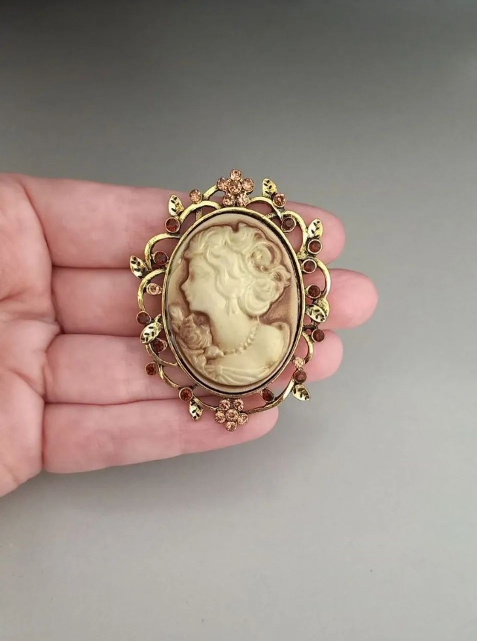 Broche de Camafeu Dourado com Moldura (novo) - Foto 2