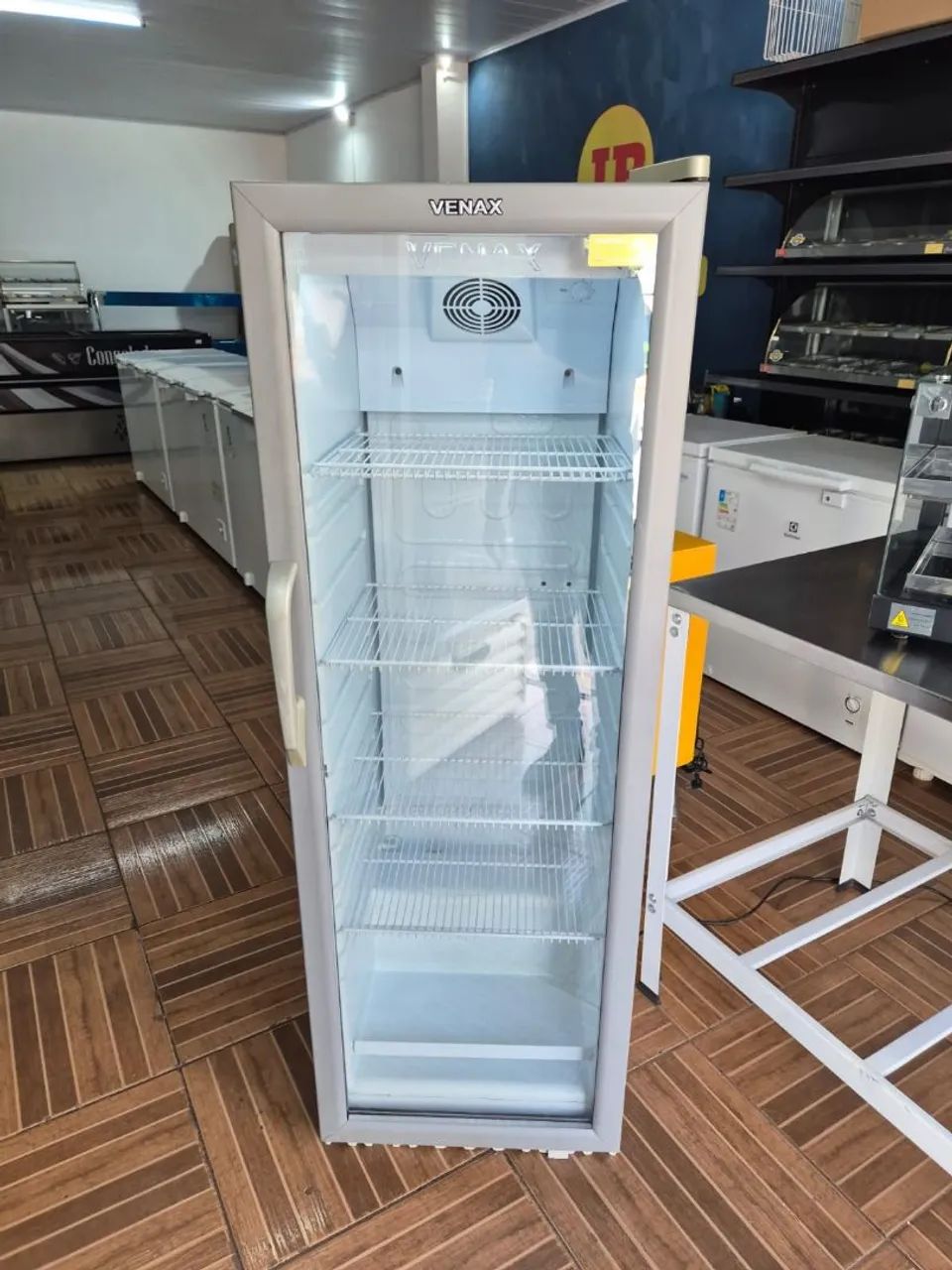 Expositor Venax Slim 209 litros seminovo