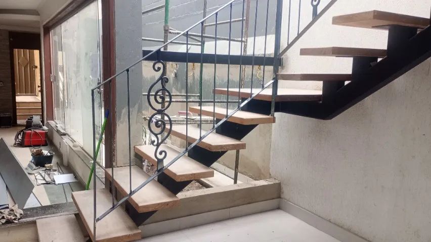 Escadas residenciais e comerciais - Foto 4