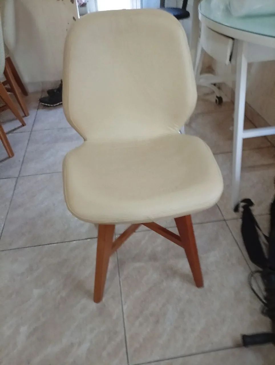 4 cadeiras madeira acolchoadas - Foto 2