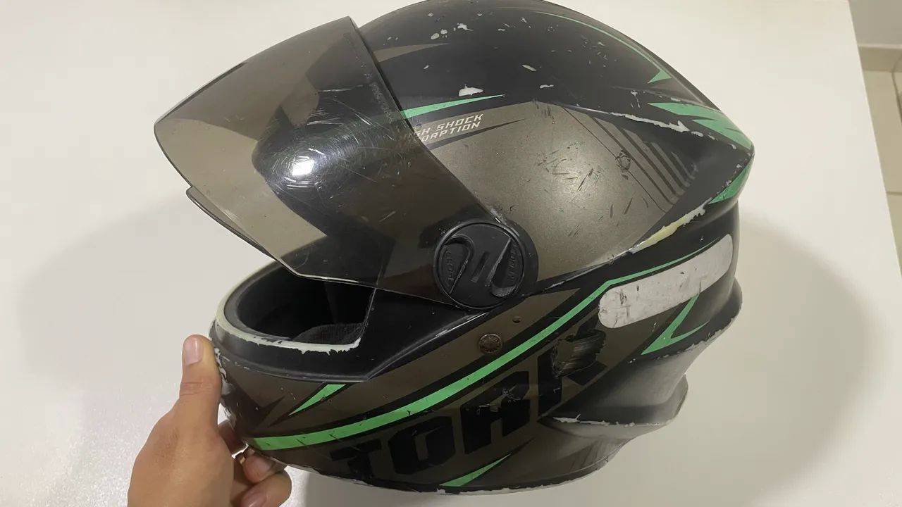 Capacete preto/verde Tork