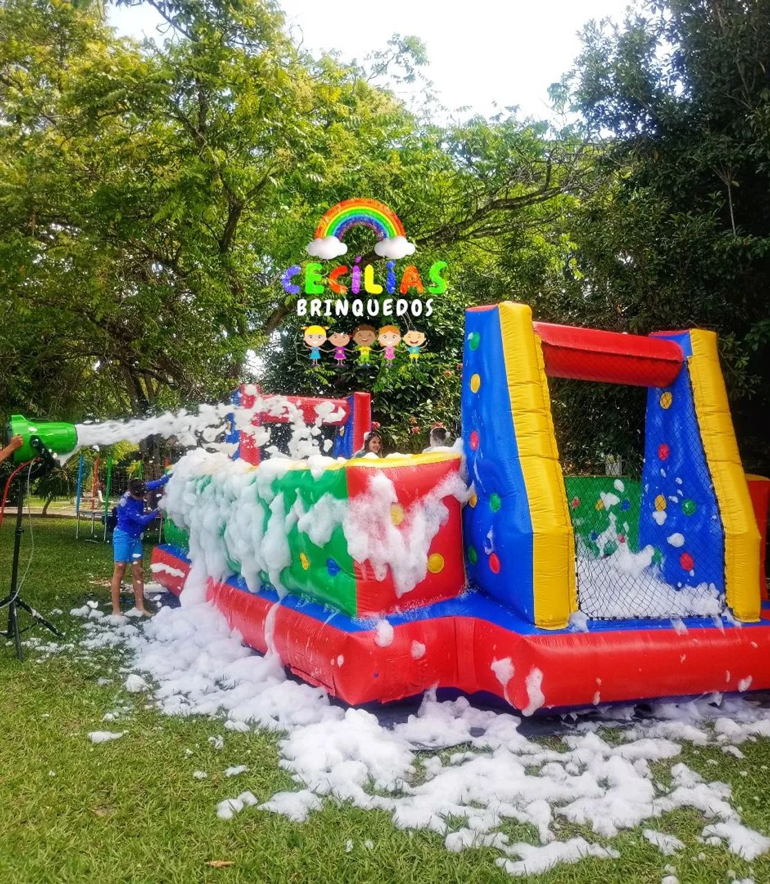 Piscina de bolinhas Pandinha e Girafinha e infláveis. - Foto 5