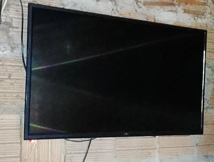 Vendo tv 32 polegadas não e smart  - Foto 2