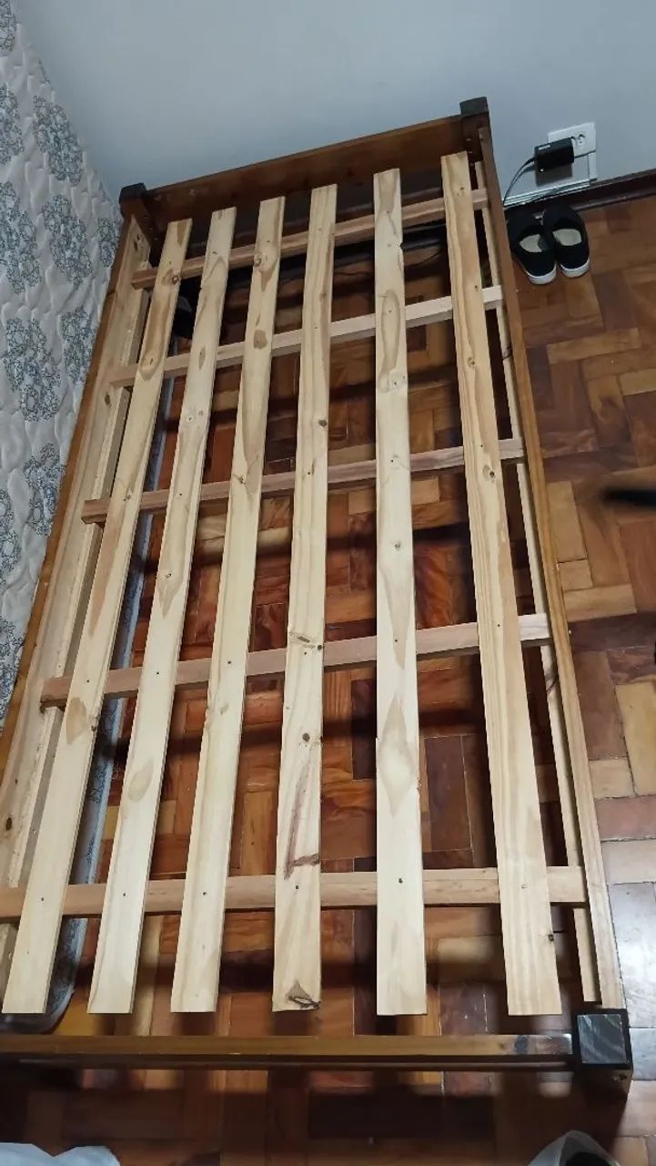 Cama de madeira - Solteiro 