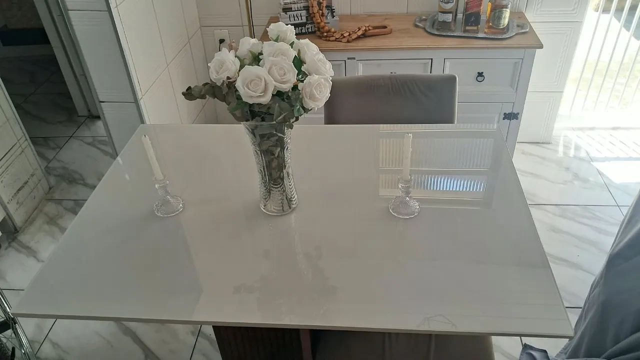 Mesa de jantar retangular com 1,20, de MDF laqueado e vidro, pés em MDF amadeirado. - Foto 2