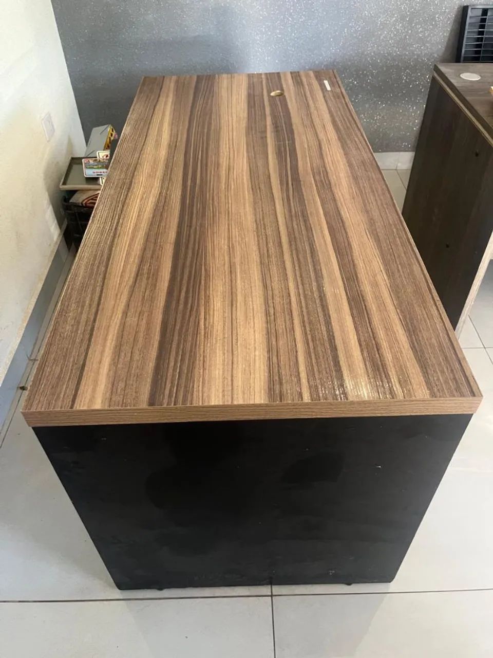 Mesa escritório com dois gaveteiros - Foto 5
