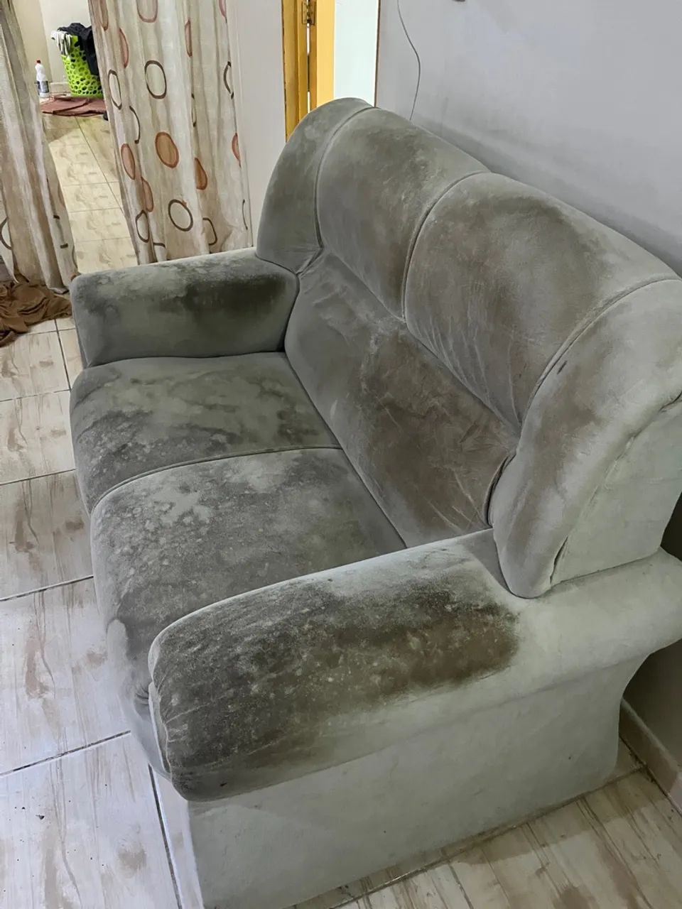 Sofá 2 Lugares Suede Cinza - Estrutura e Espuma Firmes - Foto 3