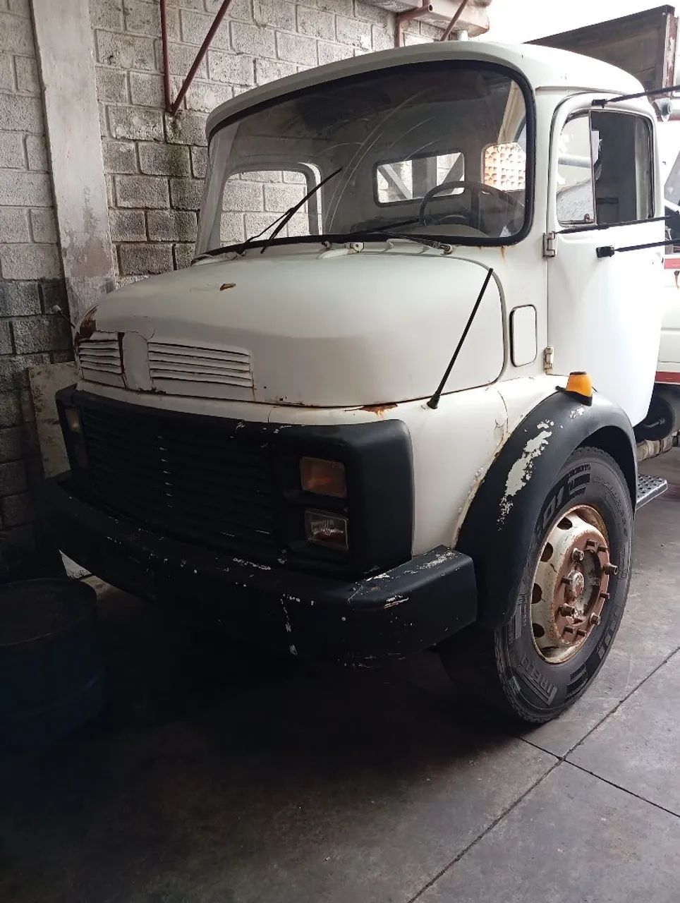 MB 1113 guincho com munck