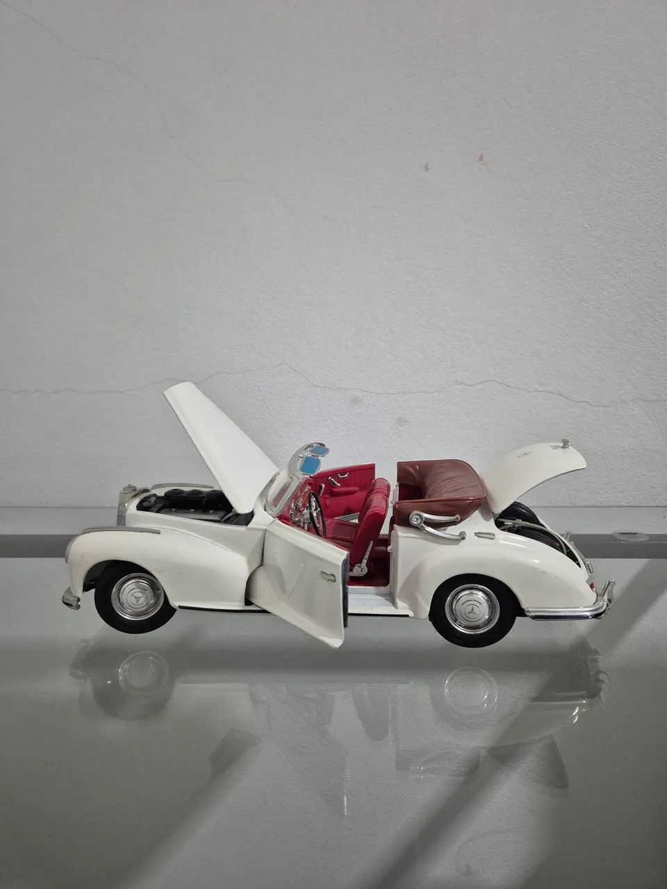 Miniatura Mercedes 300S escala 1/18 Maisto - Hobbies e coleções
