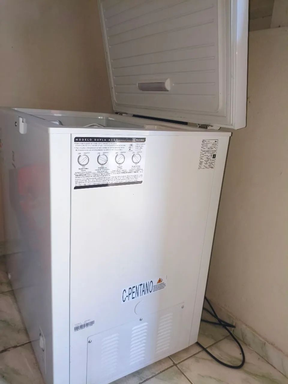 Freezer Eletrolux HE200 220v