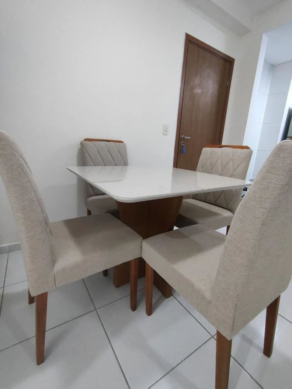 Table for 465163273680643122