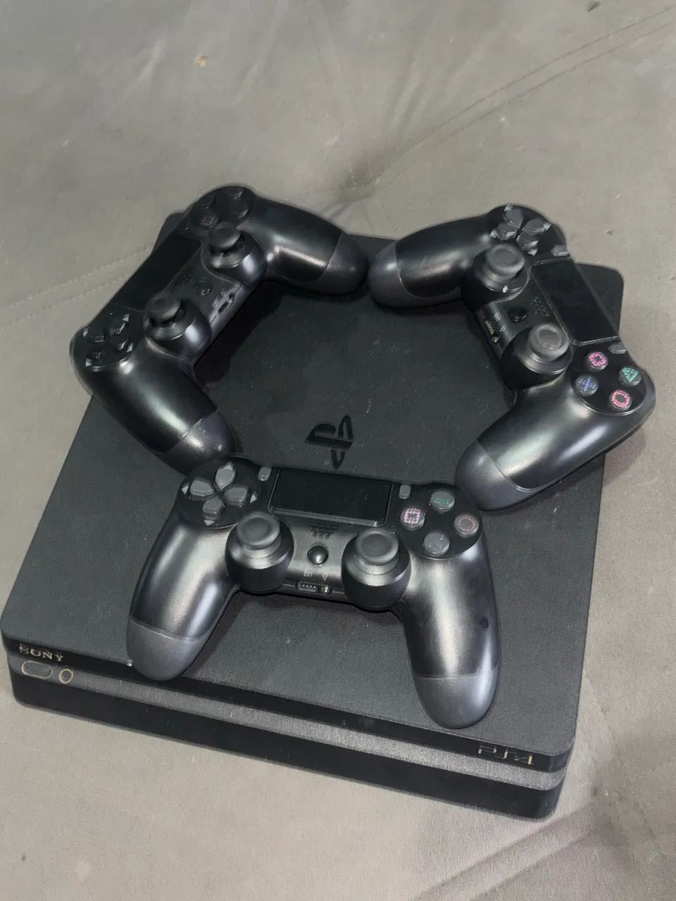 PlayStation 4 com 3 controles  - Foto 2