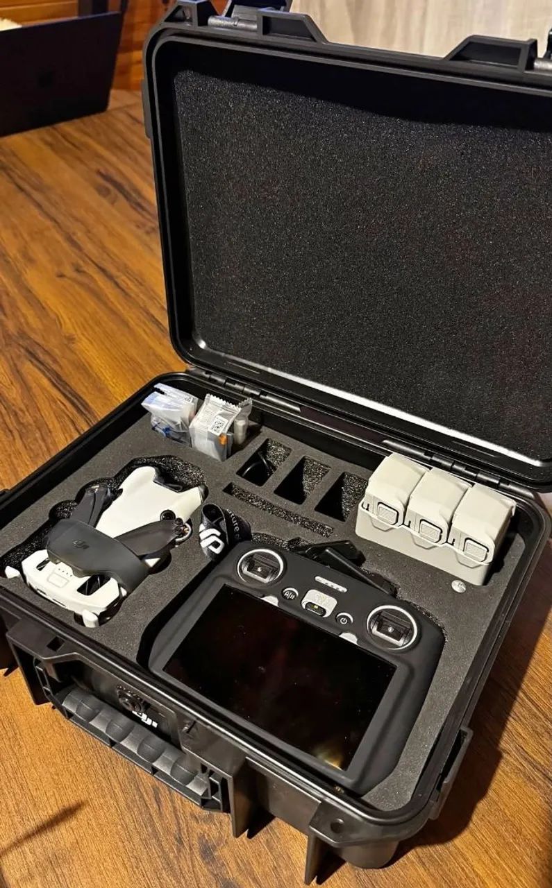 Drone DJI Mini 4 Pro Fly More Combo