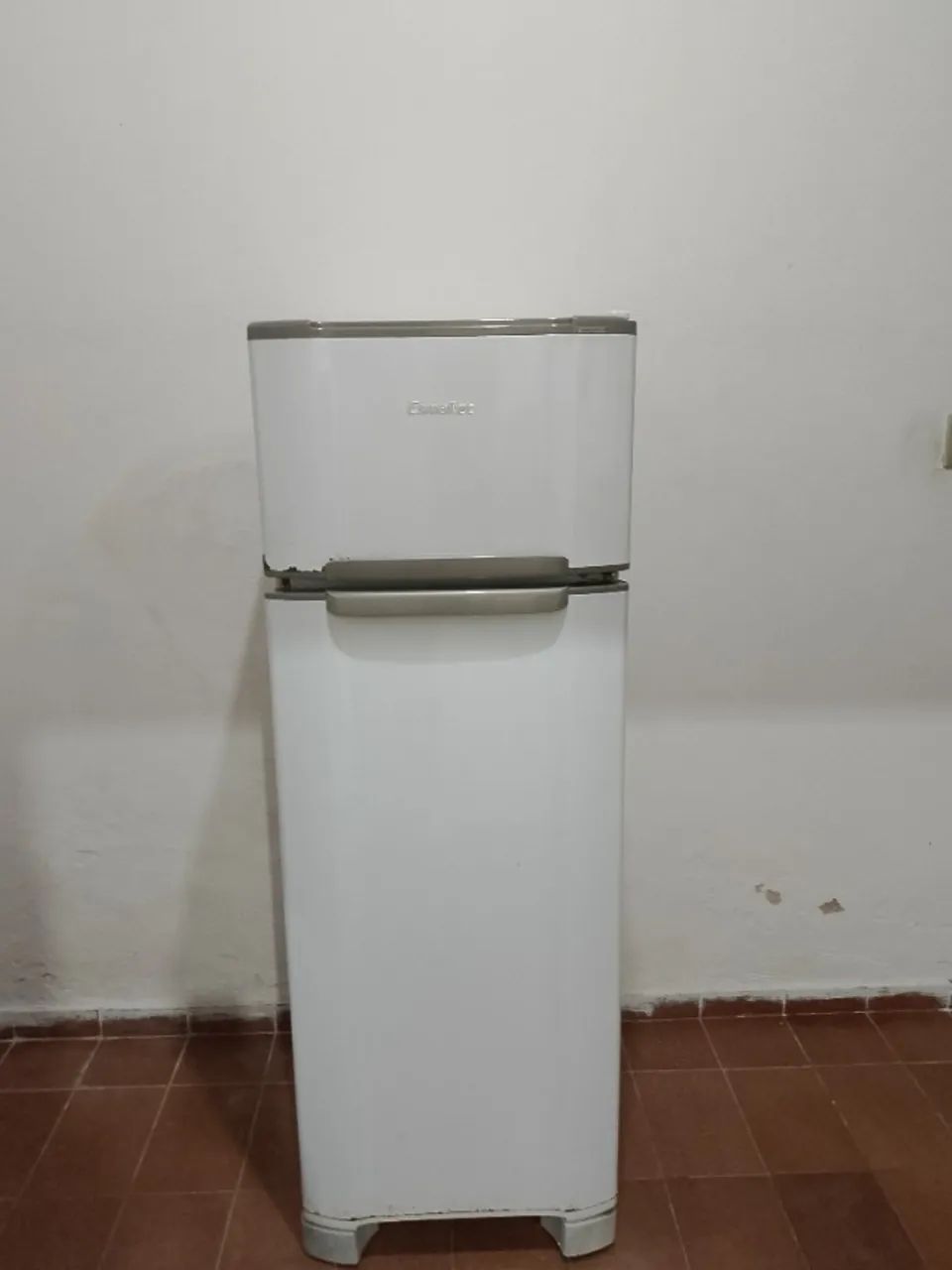 Geladeira Esmaltec modelor Rcd34 funcionando perfeitamente  - Foto 4