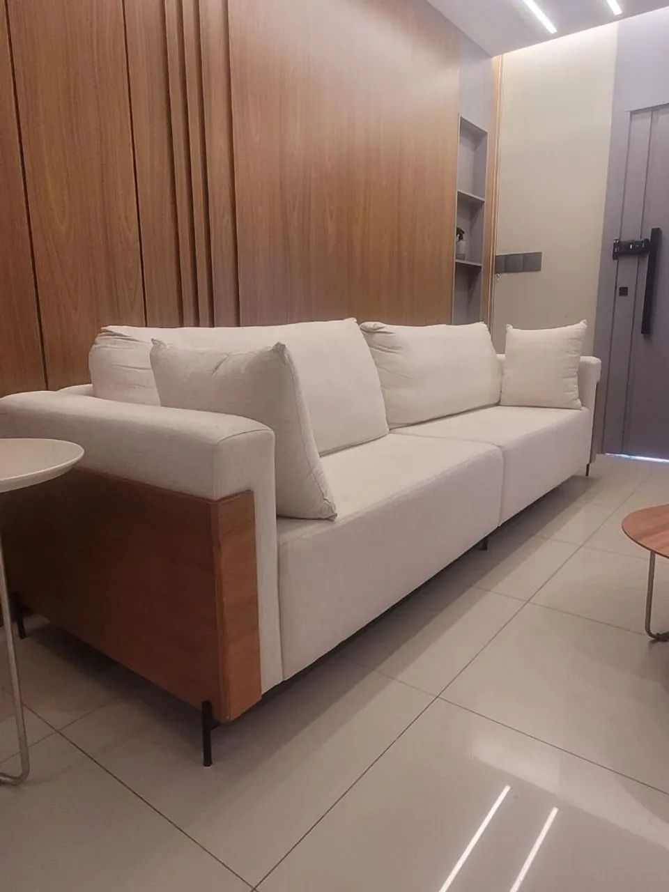 VENDO CONJUNTO SOFÁ E POLTRONA, POUCO UTILIZADOS - Foto 3