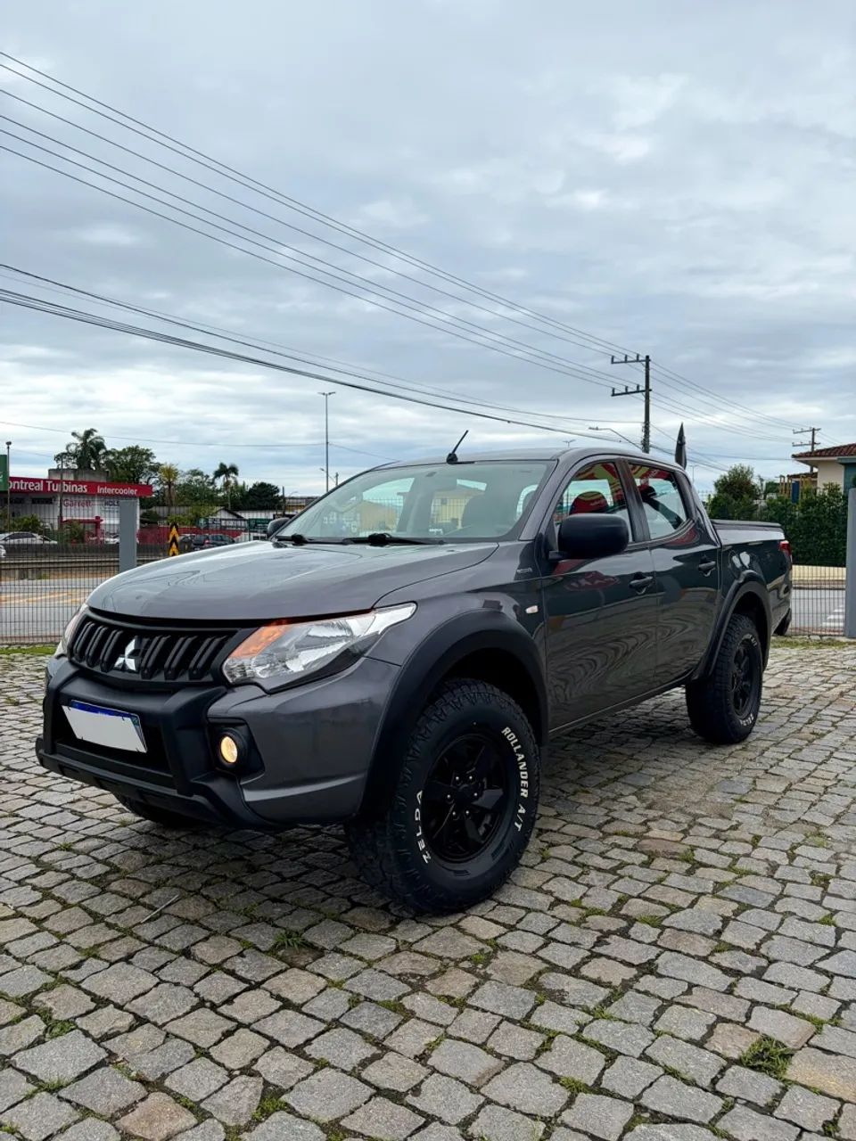 Mitsubishi L200 TRI. OUTD. GLX 2.4 CD 4X4 DIE. MEC. 2023