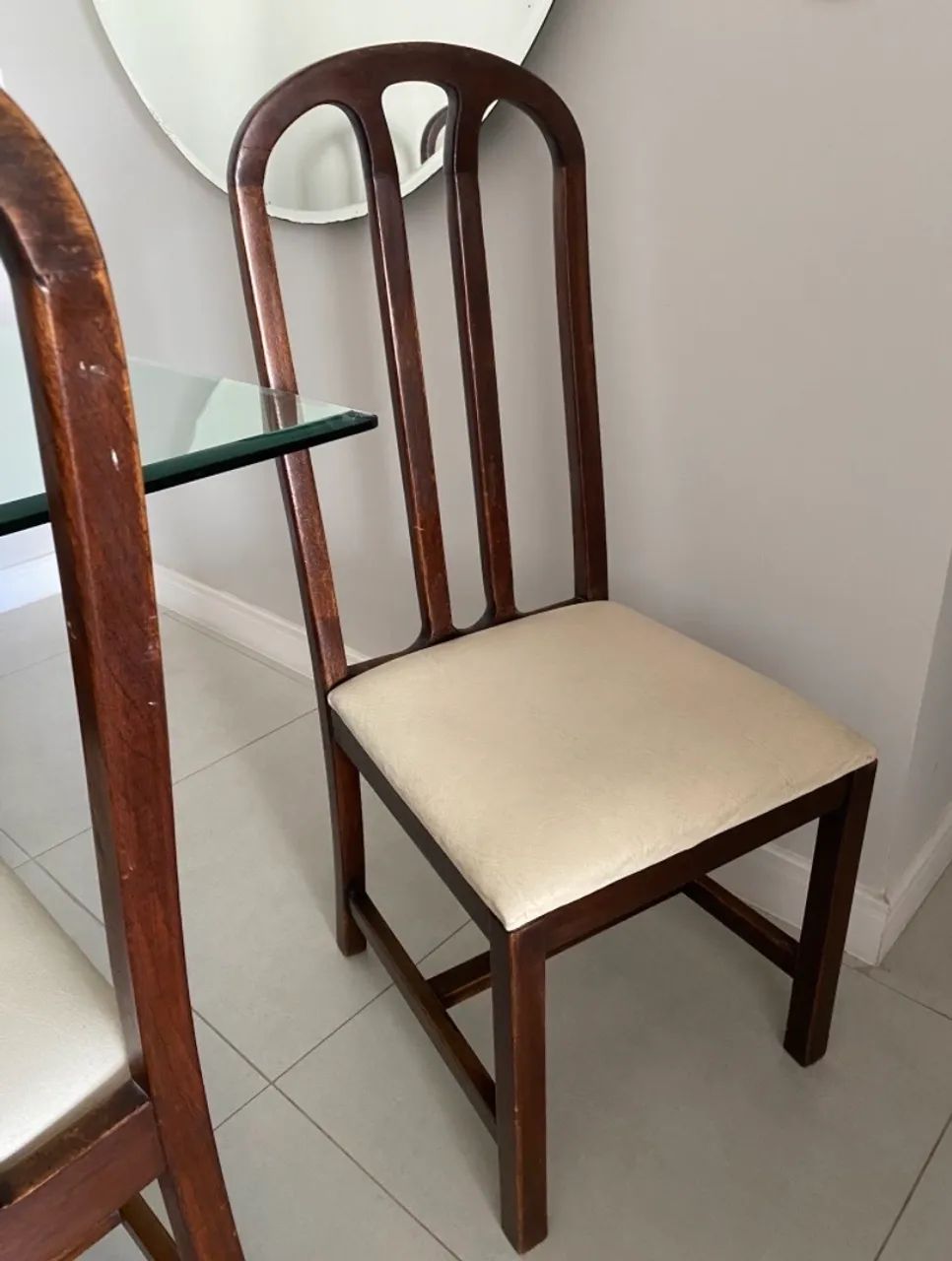 Mesa com tampo de vidro com 6 cadeiras - Foto 3