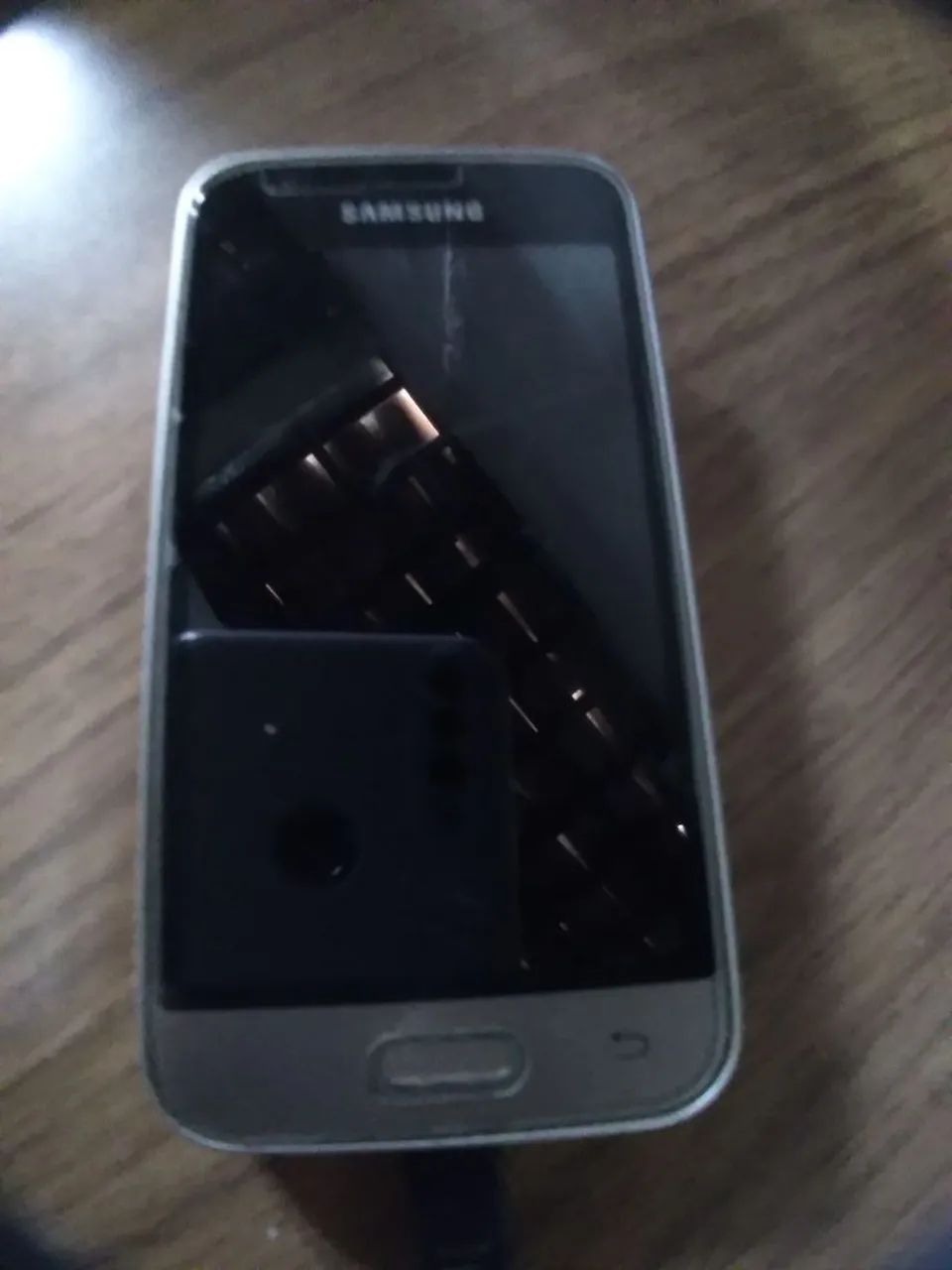 Celular j1