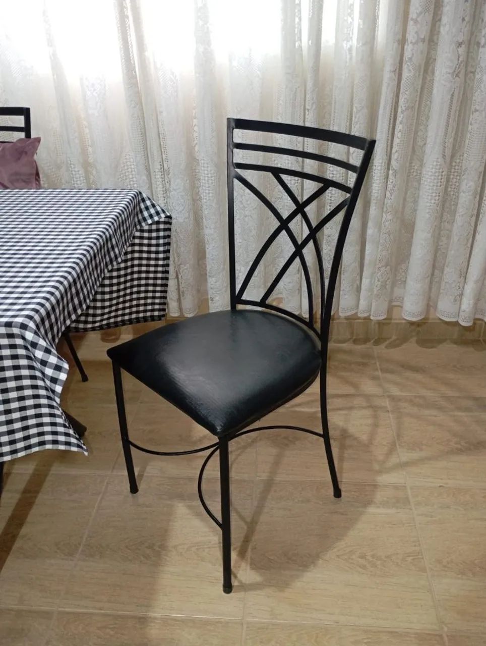 Vendo mesa 4 cadeiras com tampo em mármore  - Foto 3
