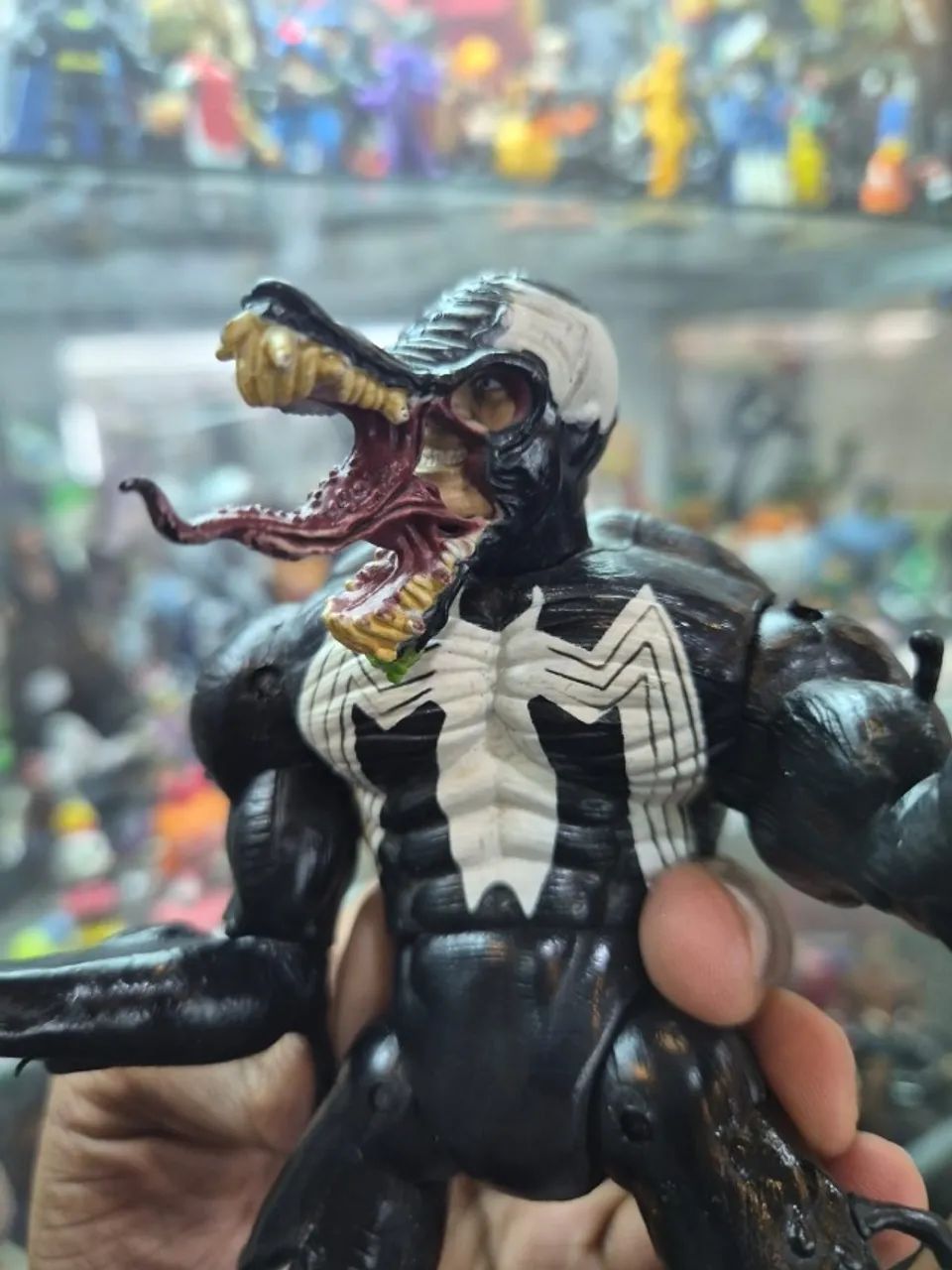 Boneco Venom Spider-Man Classics- 18 cm - Foto 3