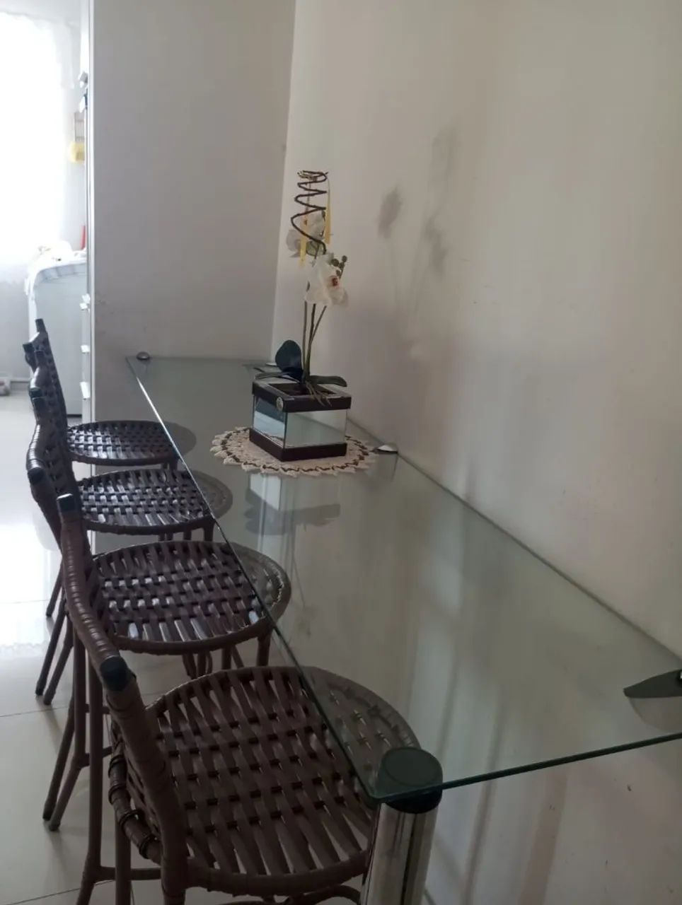 Bancada de vidro com banquetas  - Foto 2