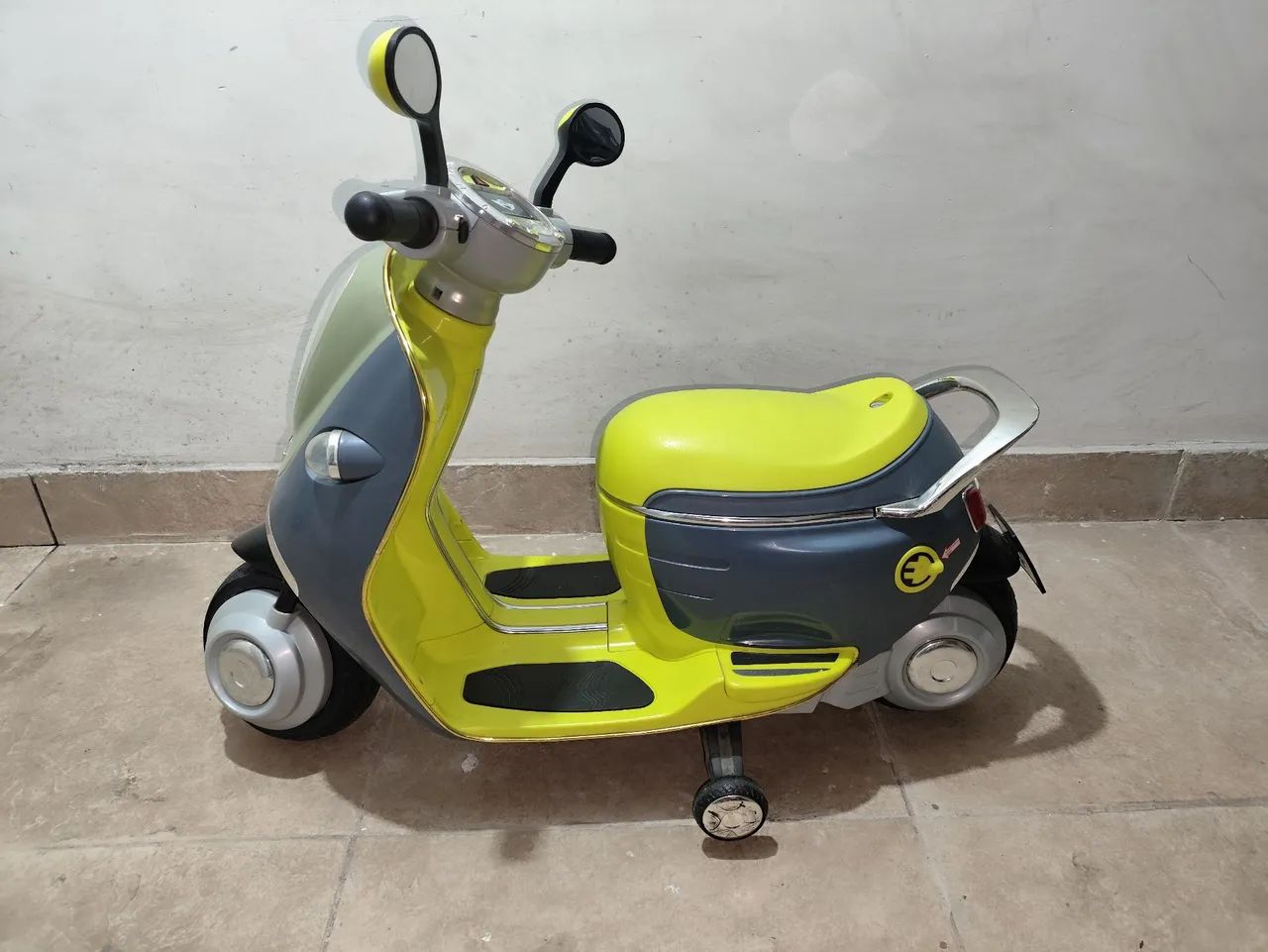 Moto Elétrica Infantil - Precisa Trocar a bateria/motor - Foto 2