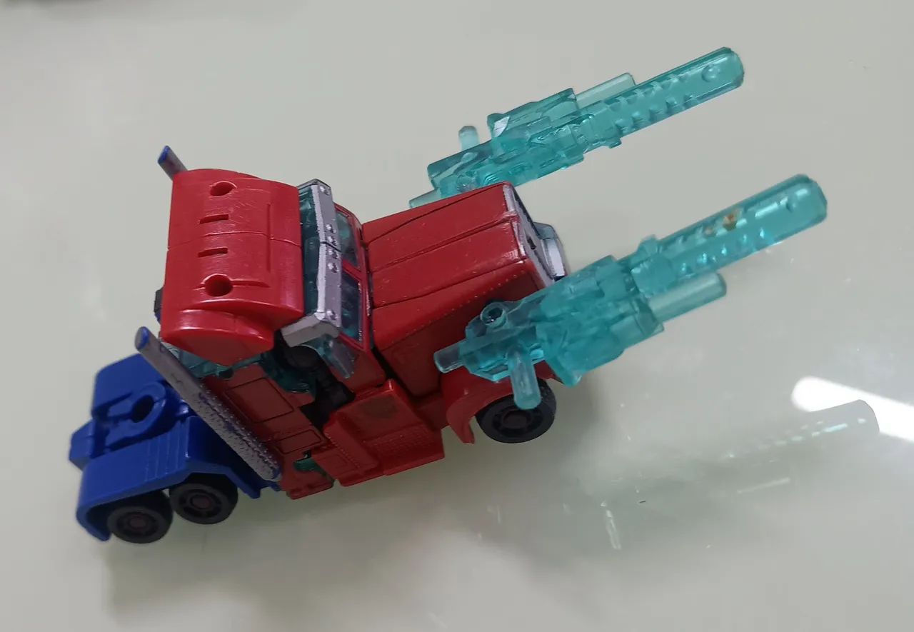 Transformers Prime Cyberverse Commander Class Optimus Prime ( Hasbro).