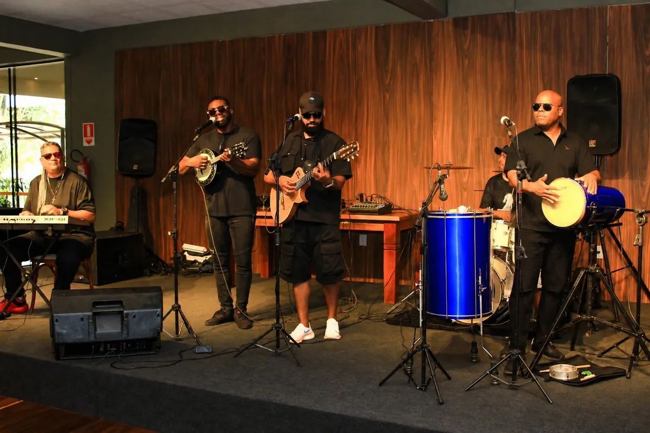 Banda, grupo de pagode, cantor de samba / contrate / aniversários /confra/ casamentos. - Foto 4