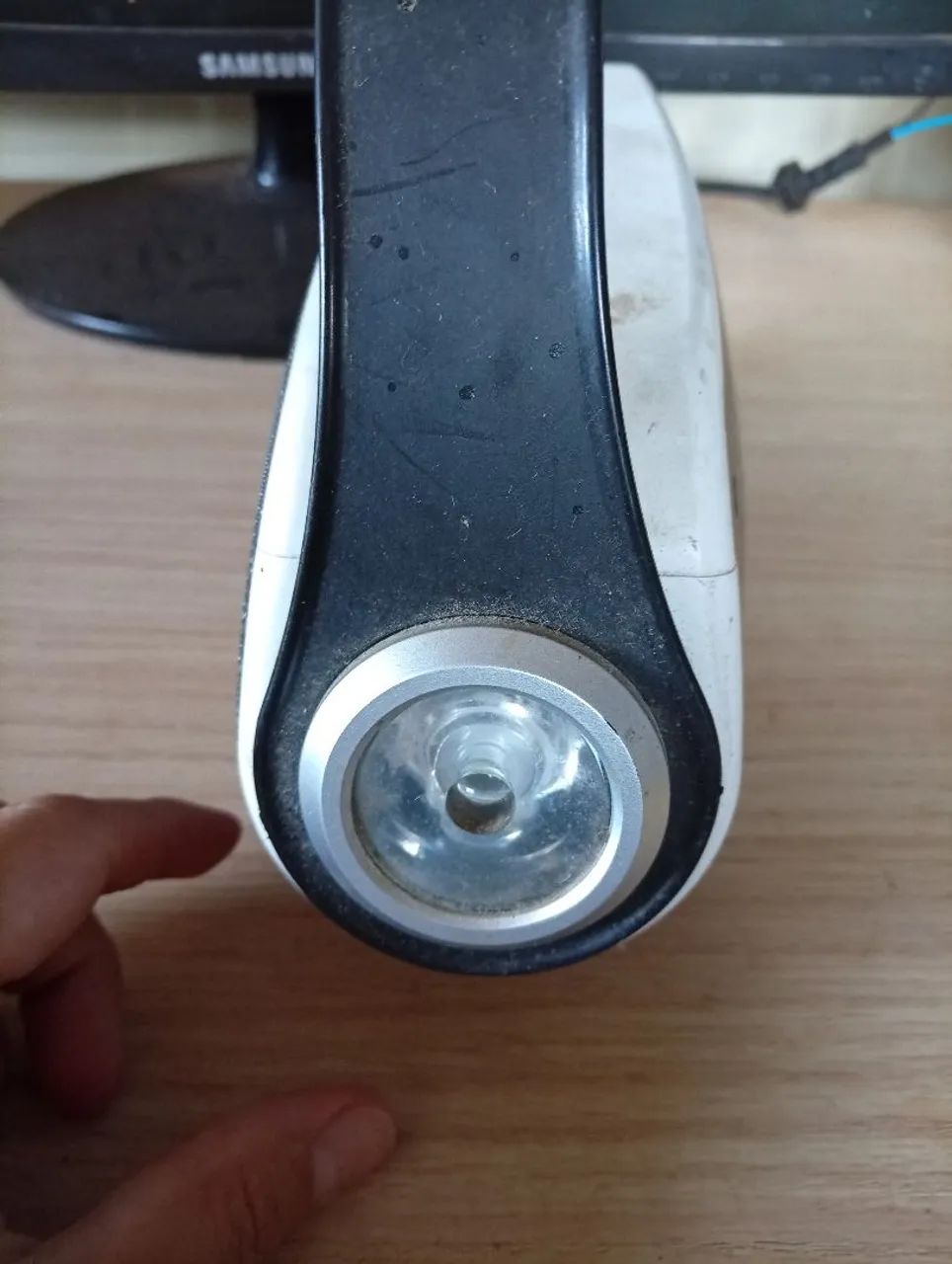 Caixa de som Bluetooth com rádio FM e lanterna com defeito  - Foto 3