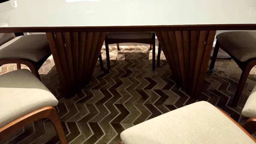 Linda mesa de jantar 8 lugares, semi nova impecável  - Foto 3