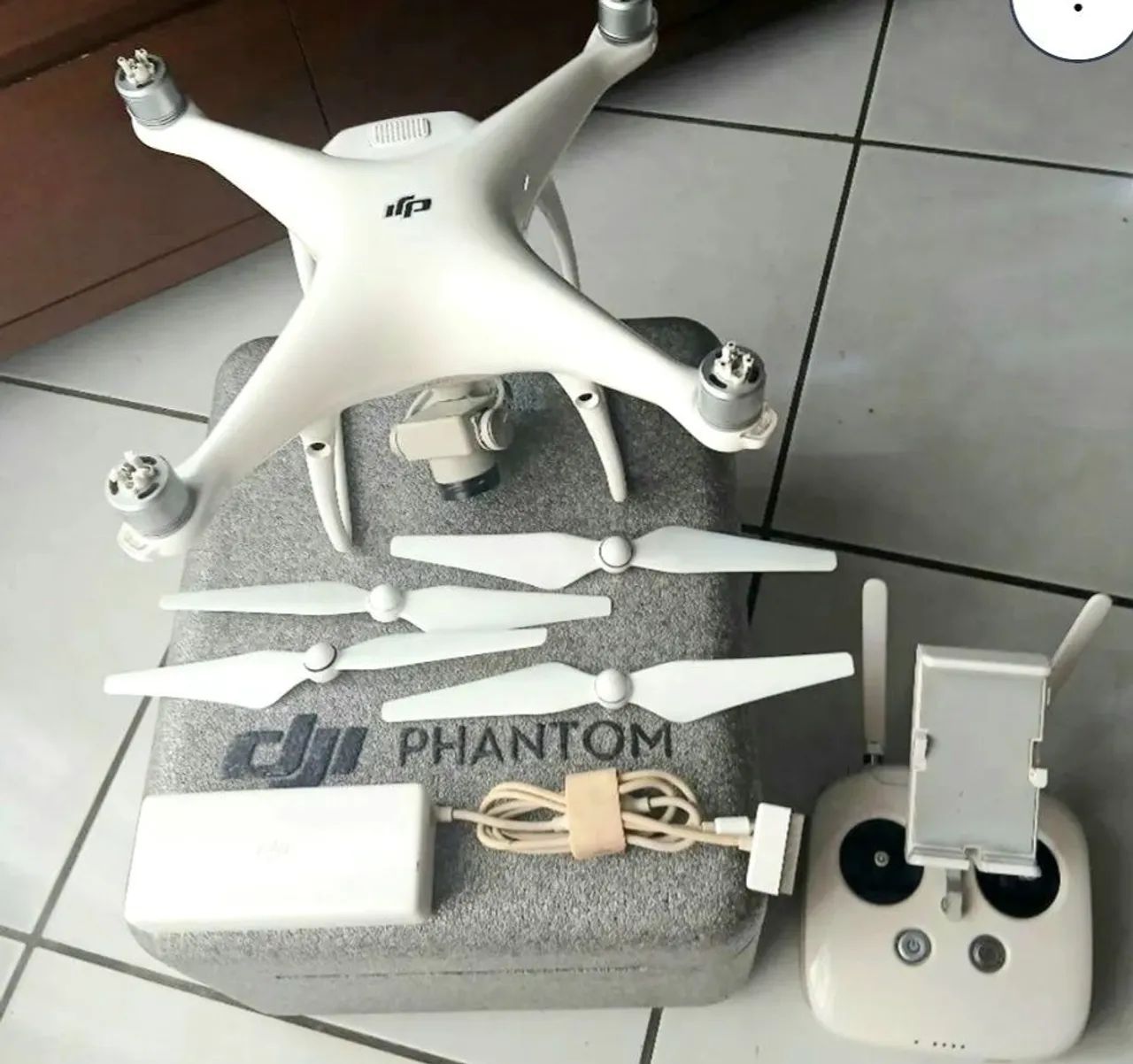 DRONE PHANTOM 4 PRO.   vendo ou Troco 